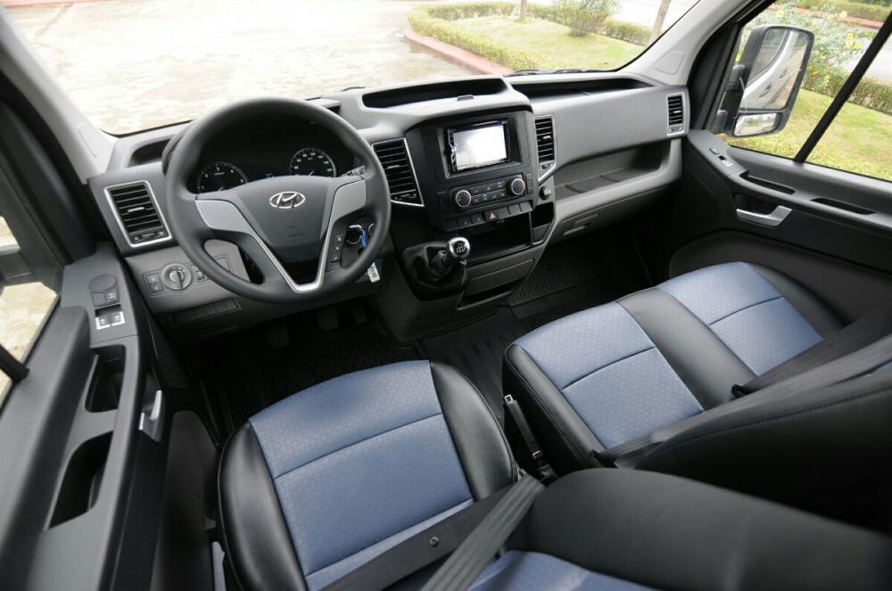 Đánh giá nhanh nội thất Hyundai Solati 2020